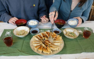 14 973-Initiez-vous à l’art des gyozas avec Miku et Sachiyo